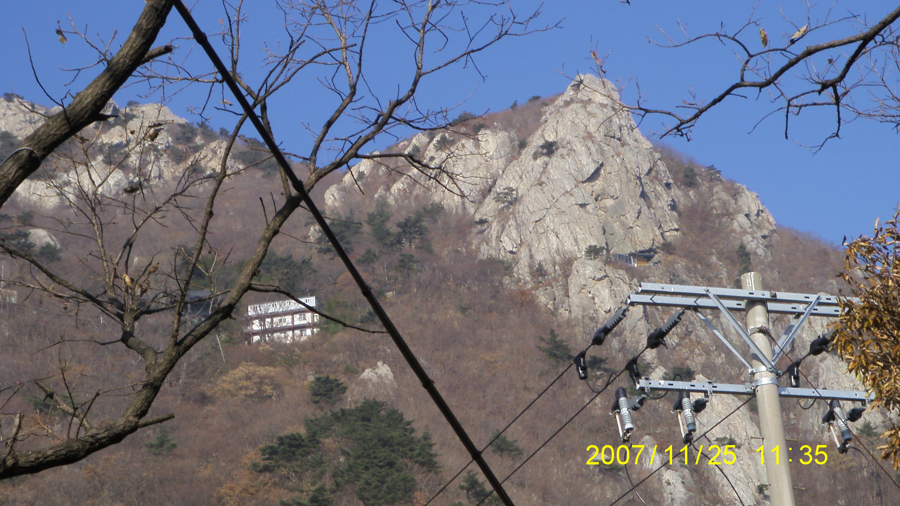 S73F2404.JPG